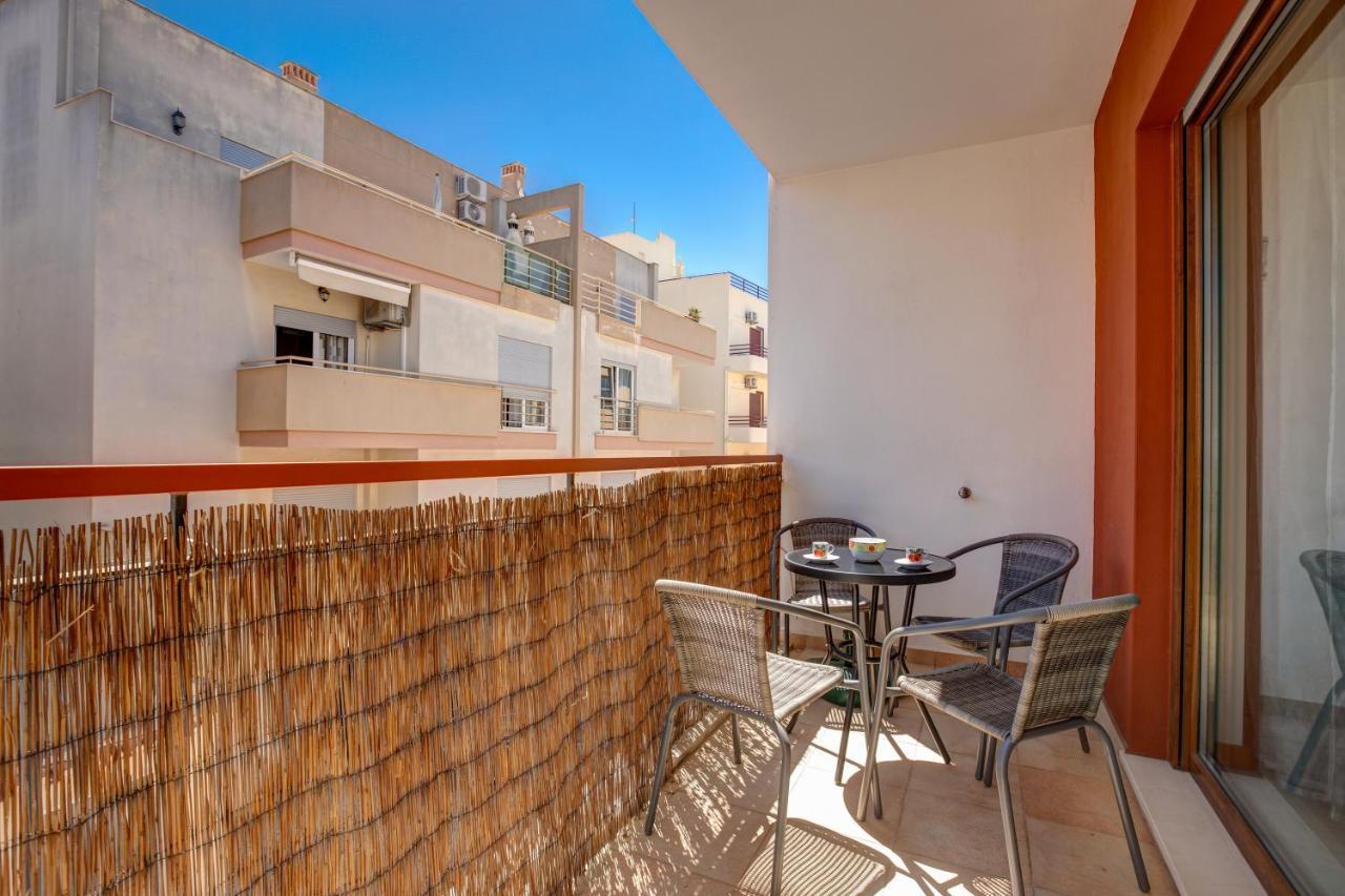 Two Bedroom Apartment With Rooftop Pool In Alvor Exterior photo